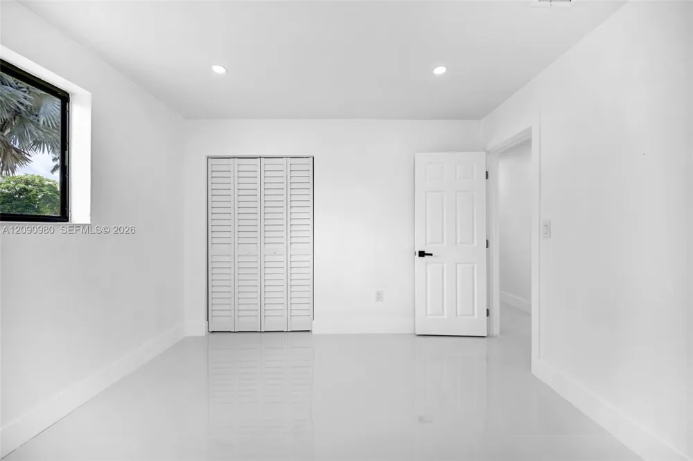 51 NW 161st St Miami, FL 33169