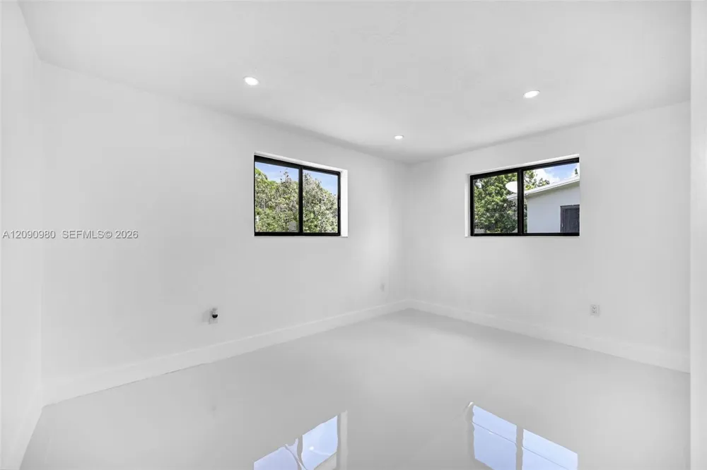 51 NW 161st St Miami, FL 33169