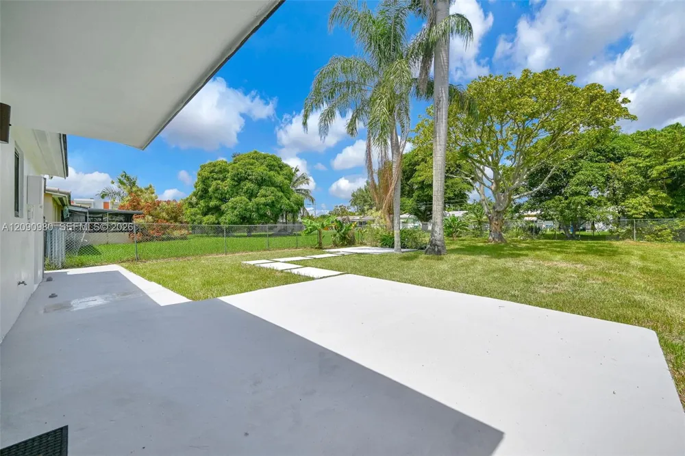 51 NW 161st St Miami, FL 33169