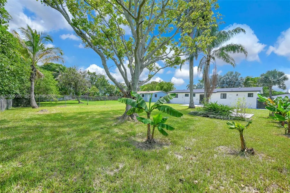 51 NW 161st St Miami, FL 33169