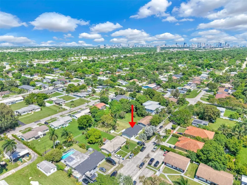 51 NW 161st St Miami, FL 33169