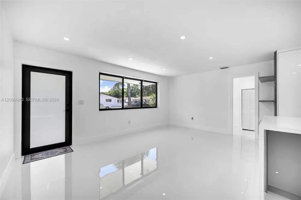 51 NW 161st St Miami, FL 33169