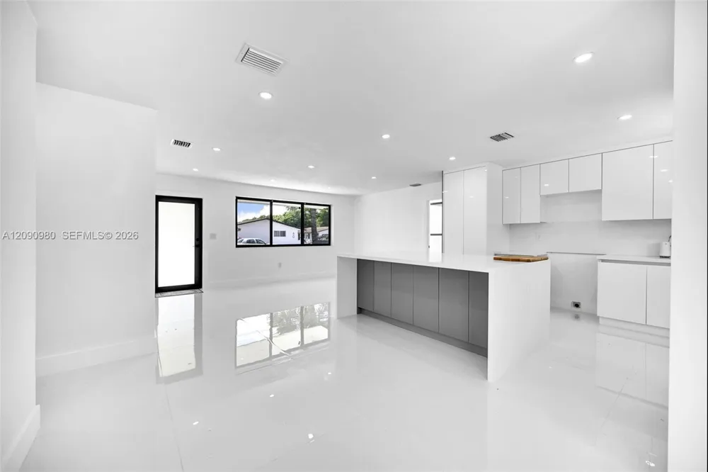 51 NW 161st St Miami, FL 33169