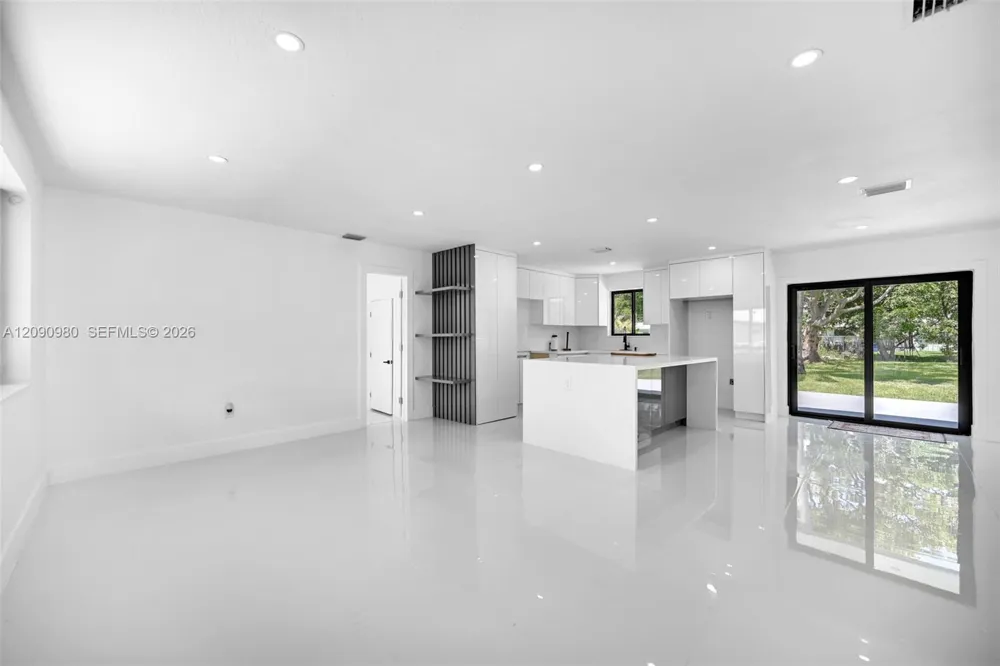 51 NW 161st St Miami, FL 33169