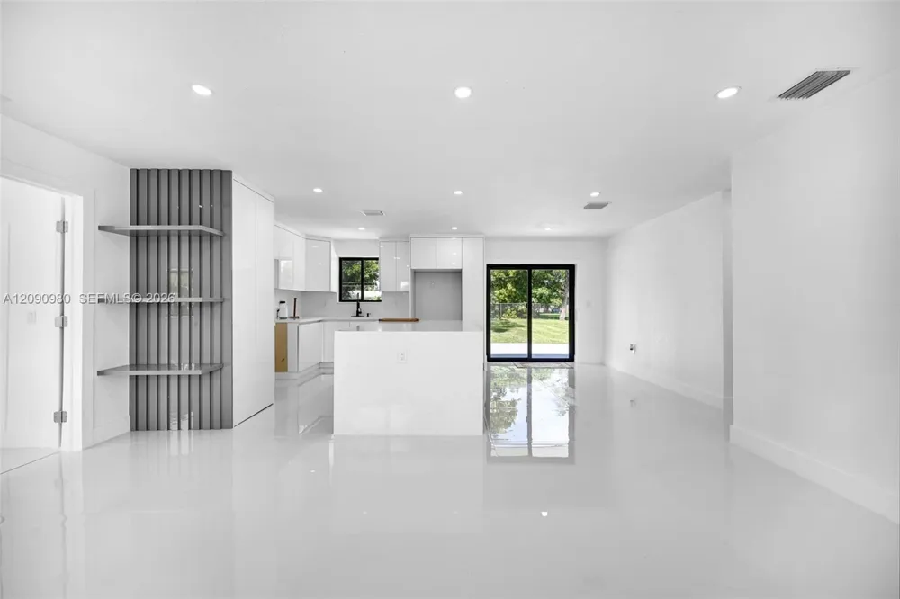 51 NW 161st St Miami, FL 33169