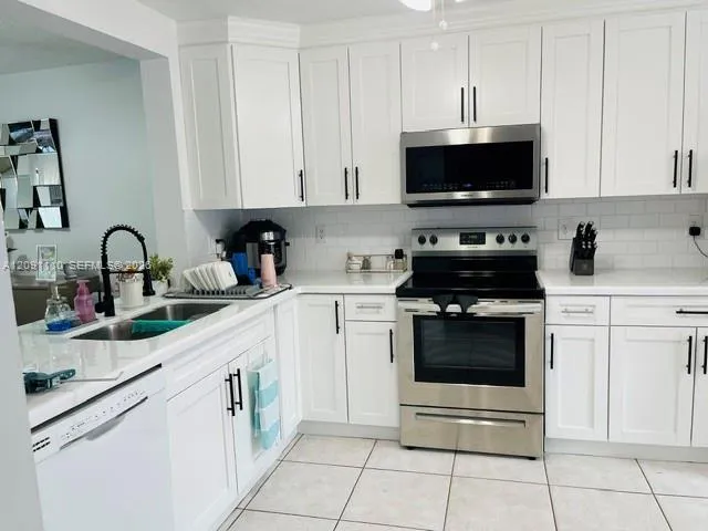 8818 SW 113th Place Cir E #. Miami, FL 33176