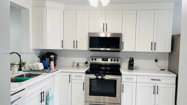 8818 SW 113th Place Cir E #. Miami, FL 33176
