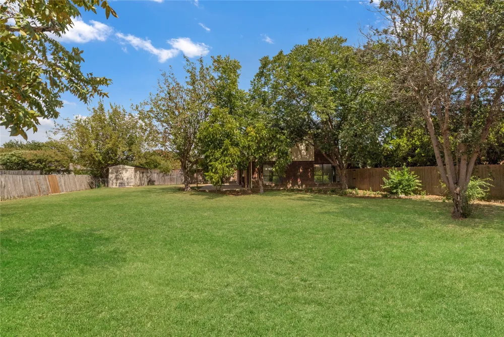 7217 Mccoy Drive Watauga, TX 76148