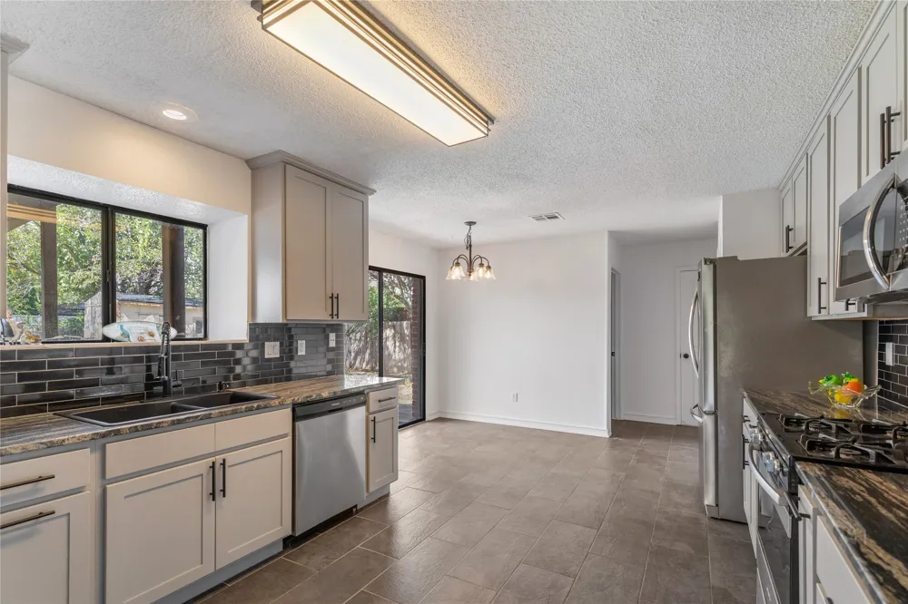 7217 Mccoy Drive Watauga, TX 76148