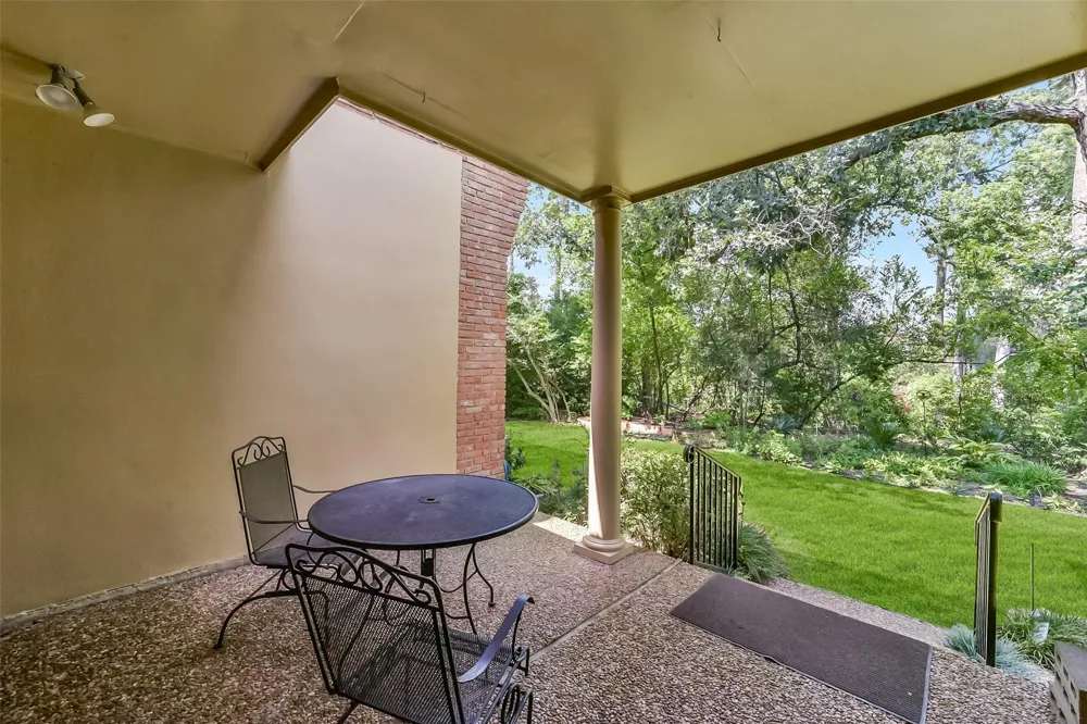 9566 Briar Forest Houston, TX 77063