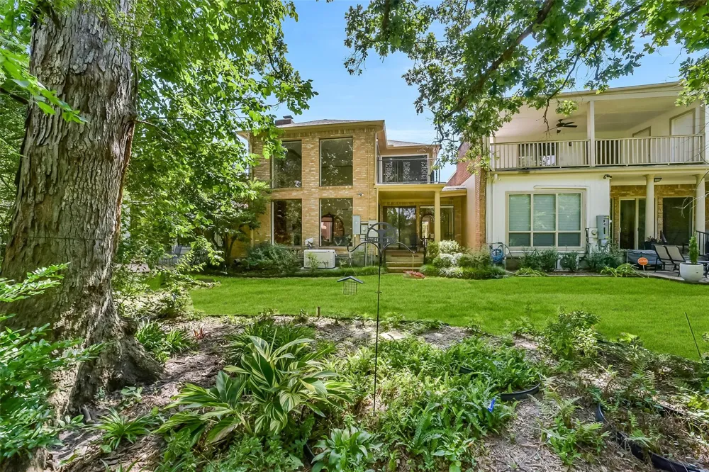 9566 Briar Forest Houston, TX 77063