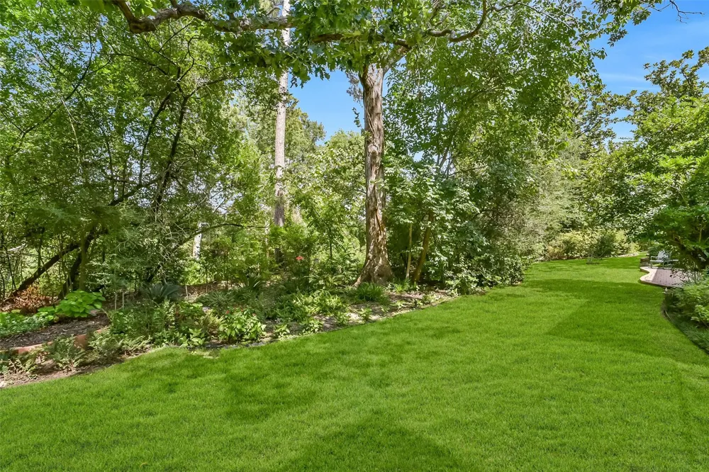 9566 Briar Forest Houston, TX 77063