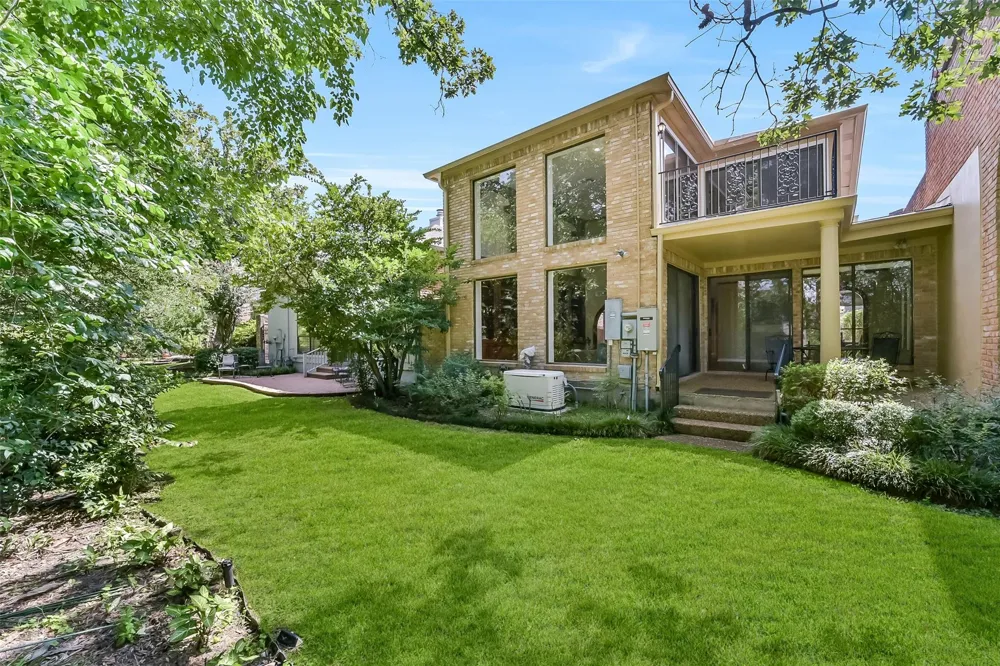 9566 Briar Forest Houston, TX 77063