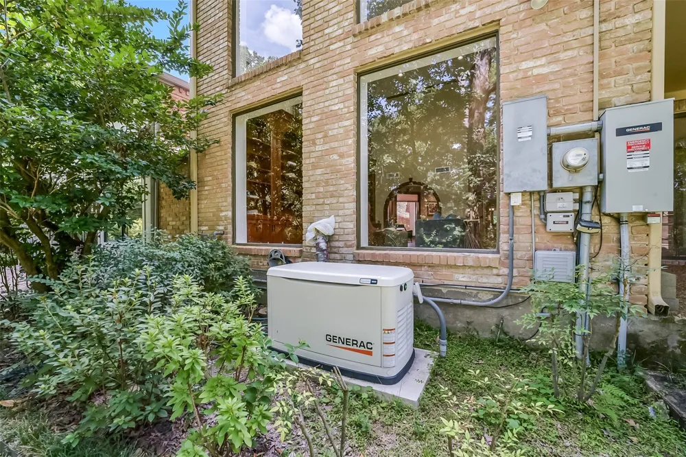 9566 Briar Forest Houston, TX 77063