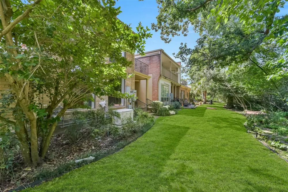 9566 Briar Forest Houston, TX 77063
