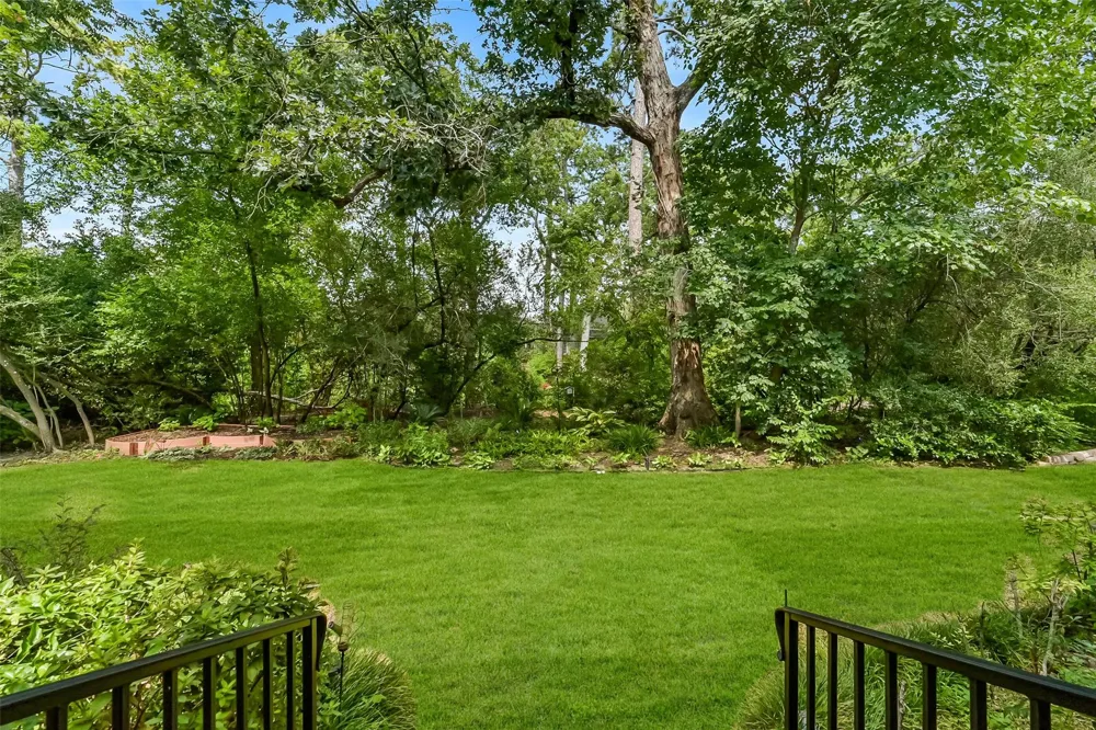 9566 Briar Forest Houston, TX 77063