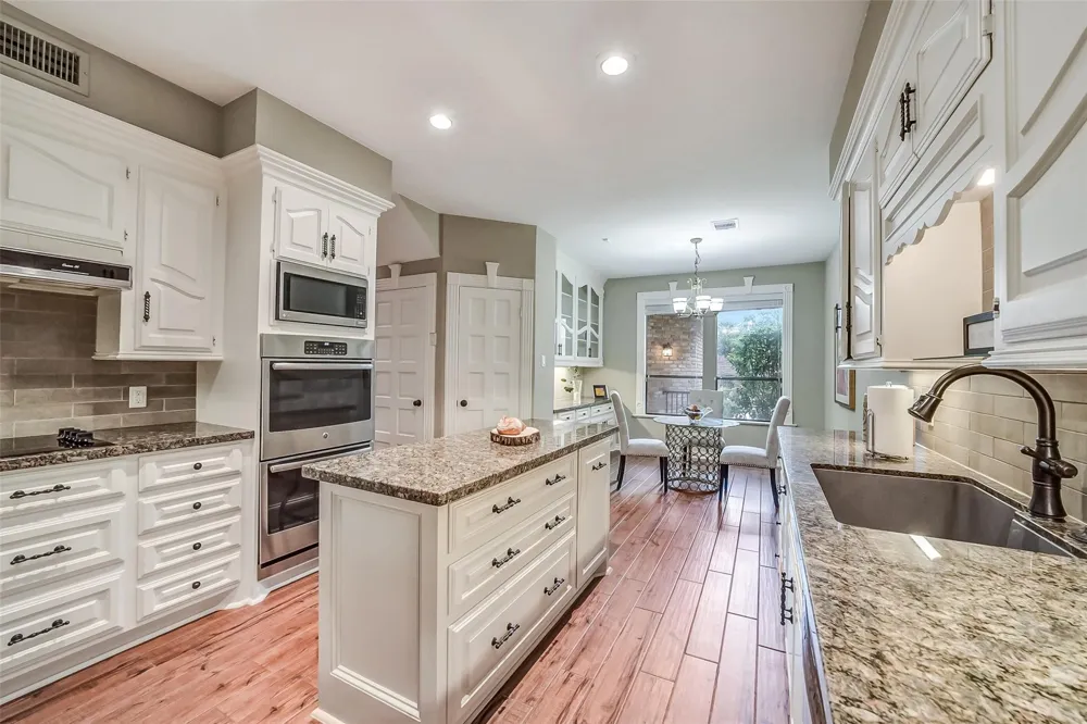 9566 Briar Forest Houston, TX 77063