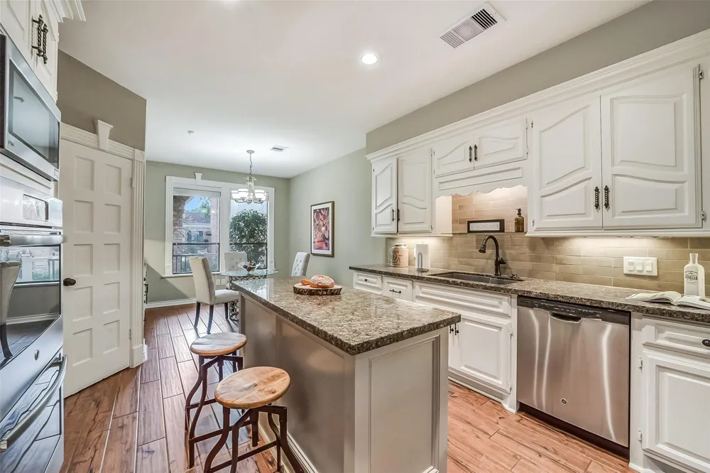 9566 Briar Forest Houston, TX 77063
