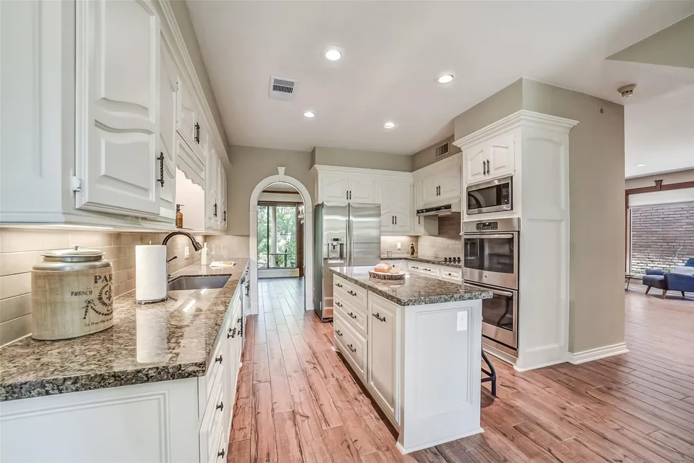 9566 Briar Forest Houston, TX 77063