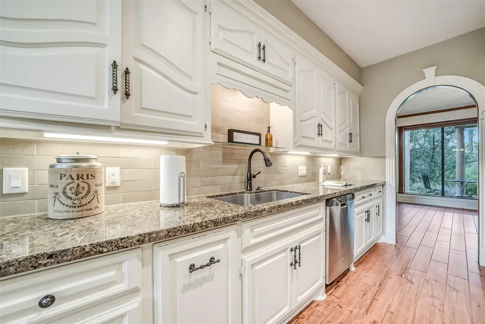 9566 Briar Forest Houston, TX 77063