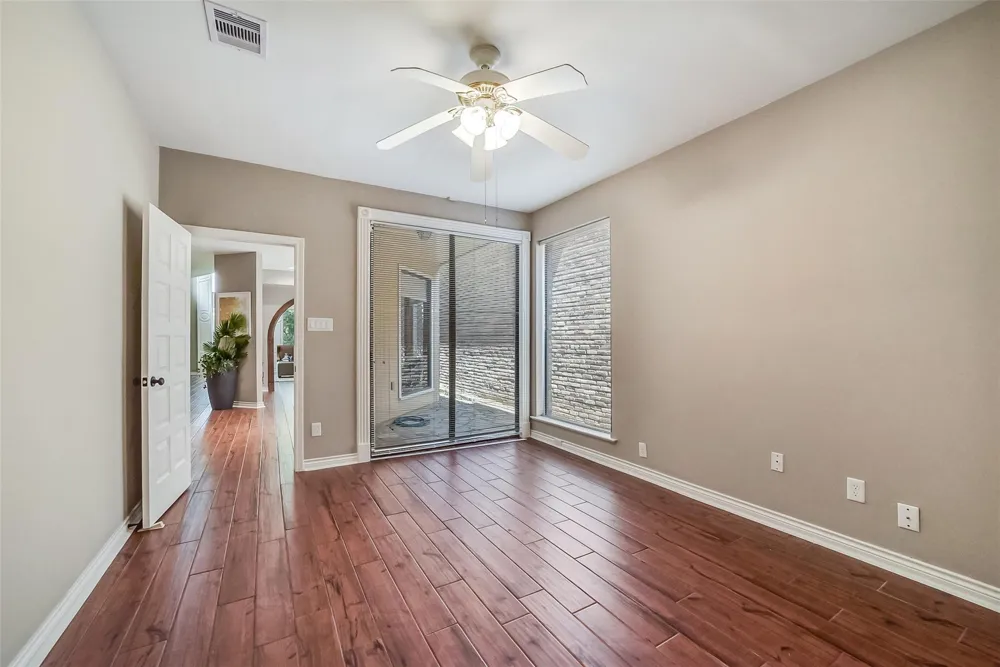 9566 Briar Forest Houston, TX 77063