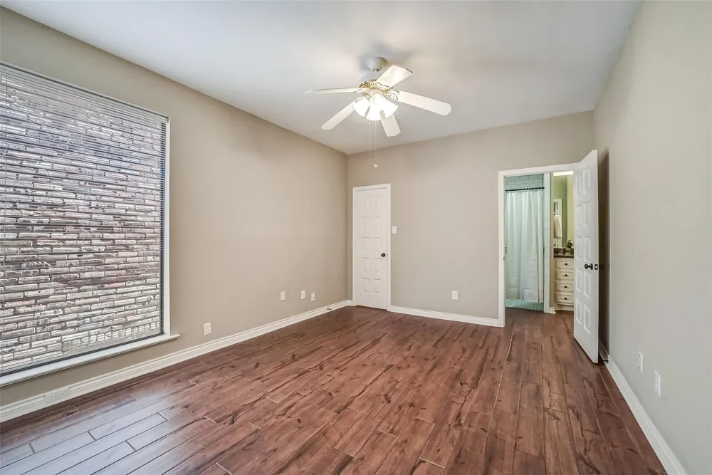9566 Briar Forest Houston, TX 77063