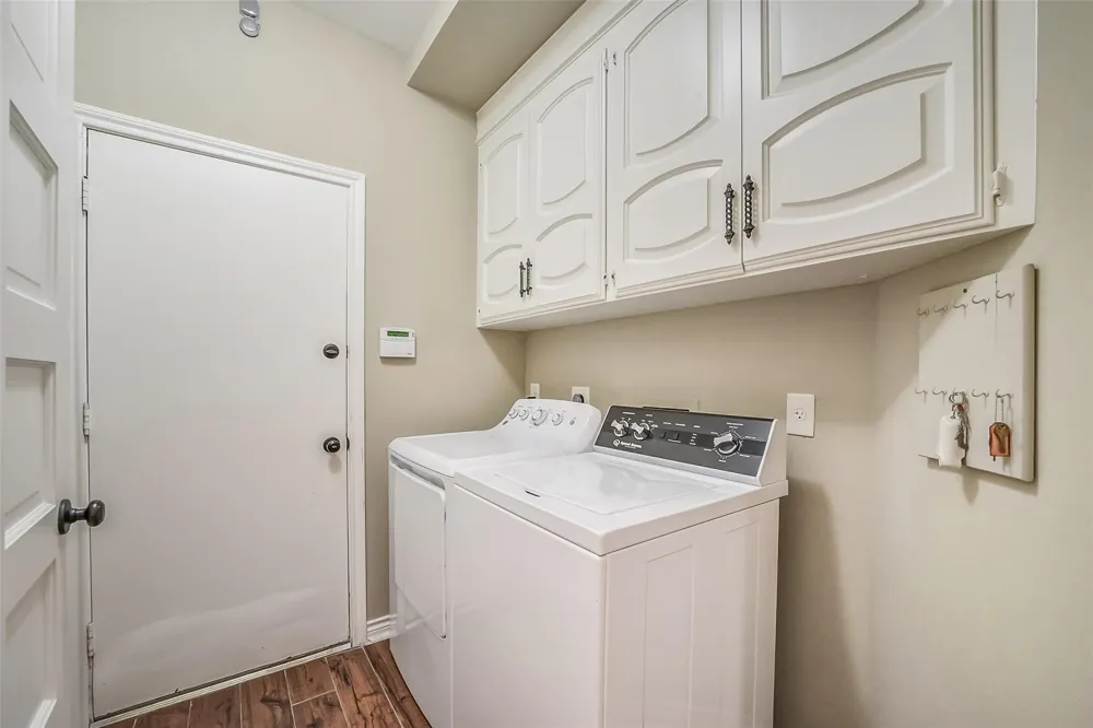 9566 Briar Forest Houston, TX 77063