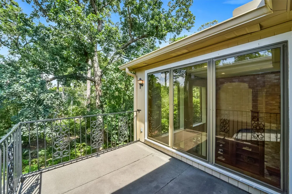 9566 Briar Forest Houston, TX 77063