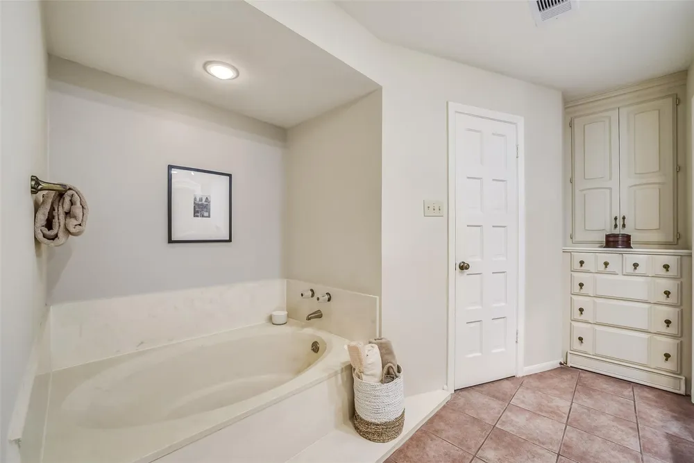 9566 Briar Forest Houston, TX 77063