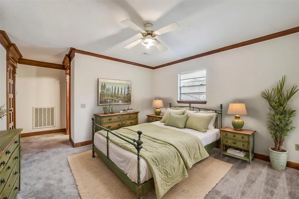 9566 Briar Forest Houston, TX 77063