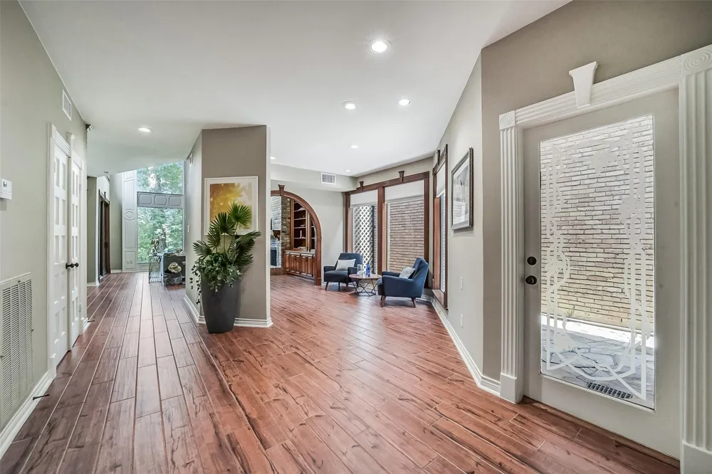 9566 Briar Forest Houston, TX 77063