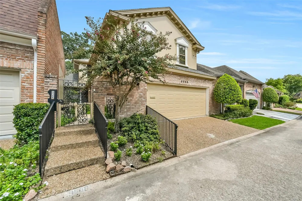 9566 Briar Forest Houston, TX 77063