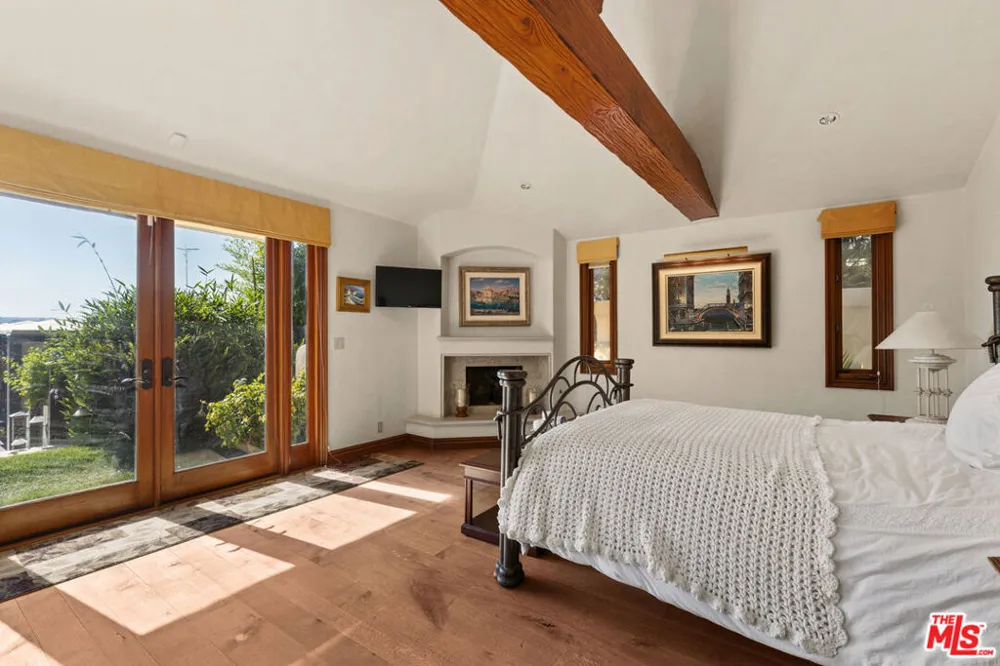 1617 Tower Grove Drive Los Angeles, CA 90210
