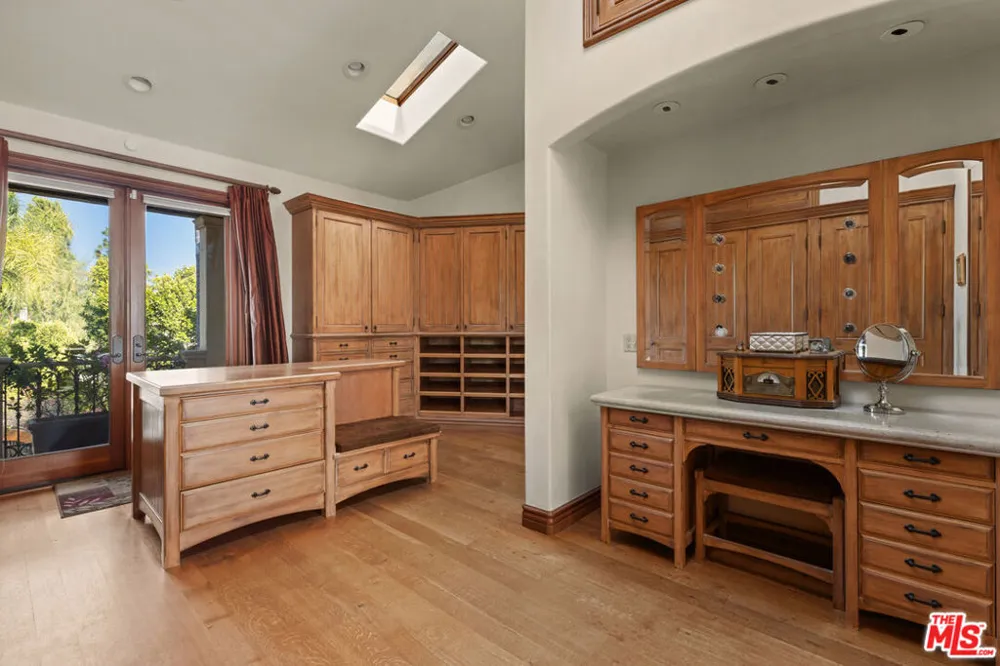 1617 Tower Grove Drive Los Angeles, CA 90210