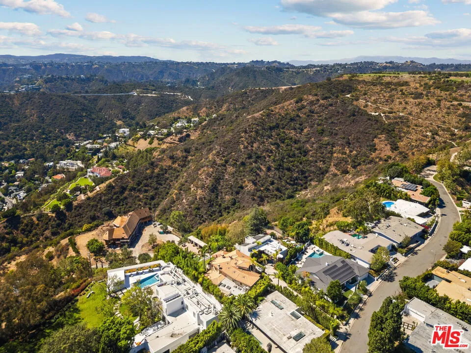 1617 Tower Grove Drive Los Angeles, CA 90210