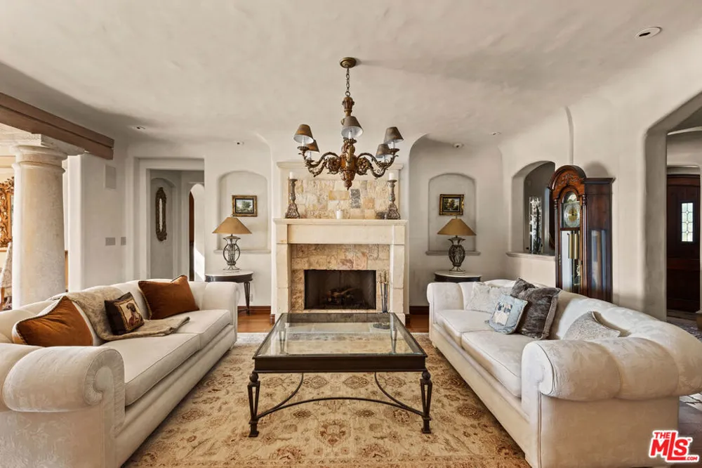 1617 Tower Grove Drive Los Angeles, CA 90210