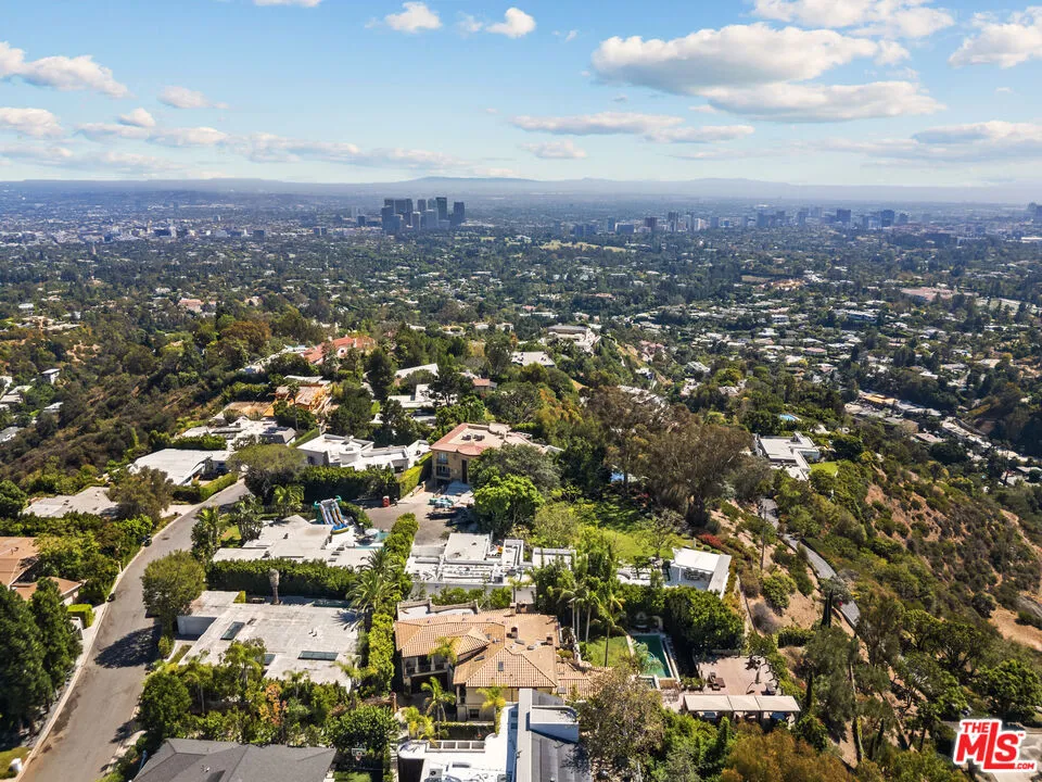 1617 Tower Grove Drive Los Angeles, CA 90210