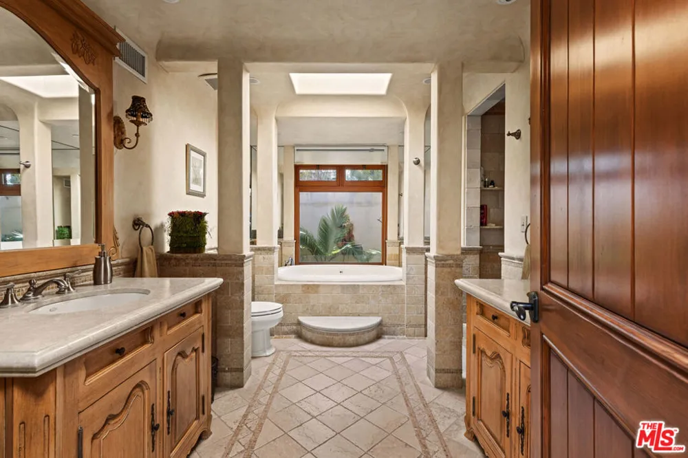 1617 Tower Grove Drive Los Angeles, CA 90210
