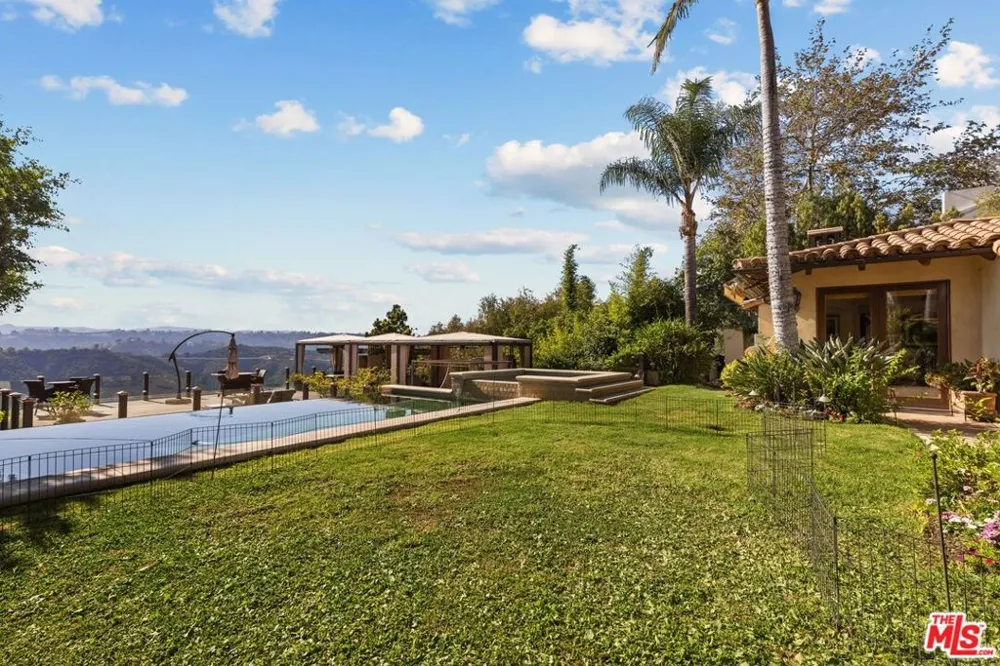 1617 Tower Grove Drive Los Angeles, CA 90210