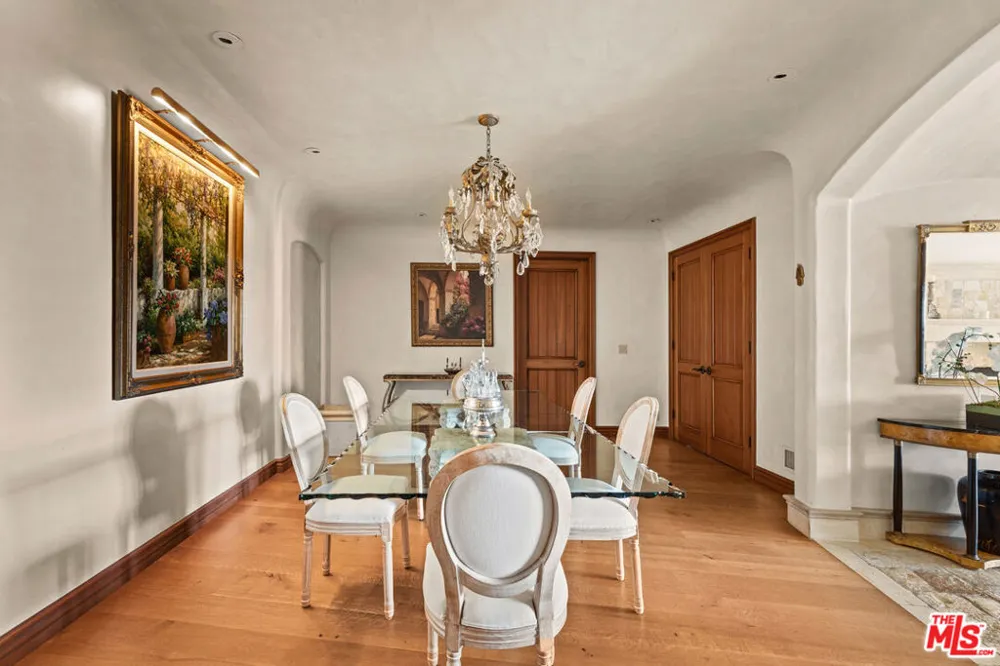 1617 Tower Grove Drive Los Angeles, CA 90210