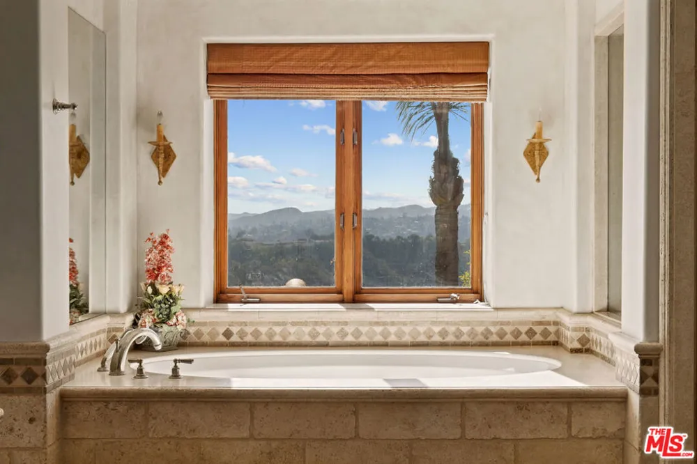 1617 Tower Grove Drive Los Angeles, CA 90210