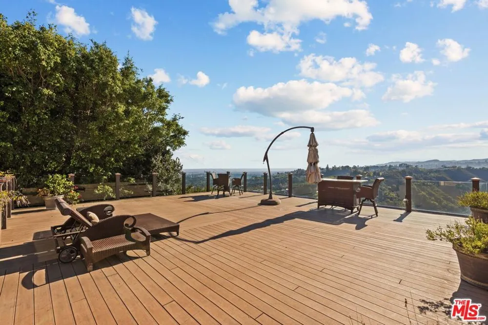 1617 Tower Grove Drive Los Angeles, CA 90210