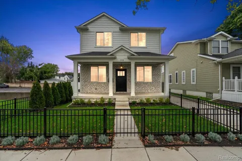 1112 Bennaville Avenue