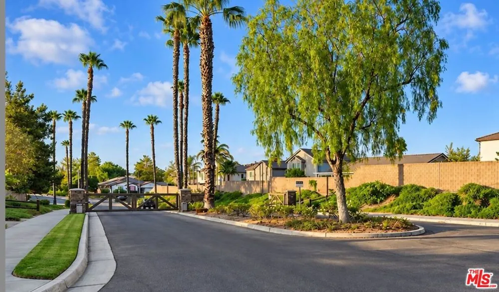 17886 Robusta Drive Riverside, CA 92503