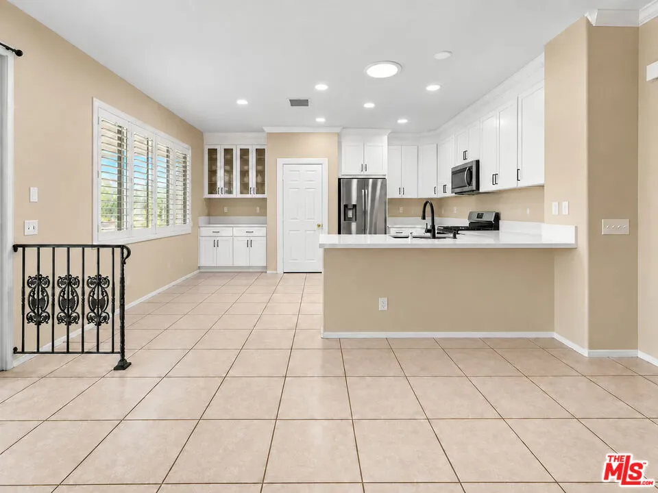 17886 Robusta Drive Riverside, CA 92503
