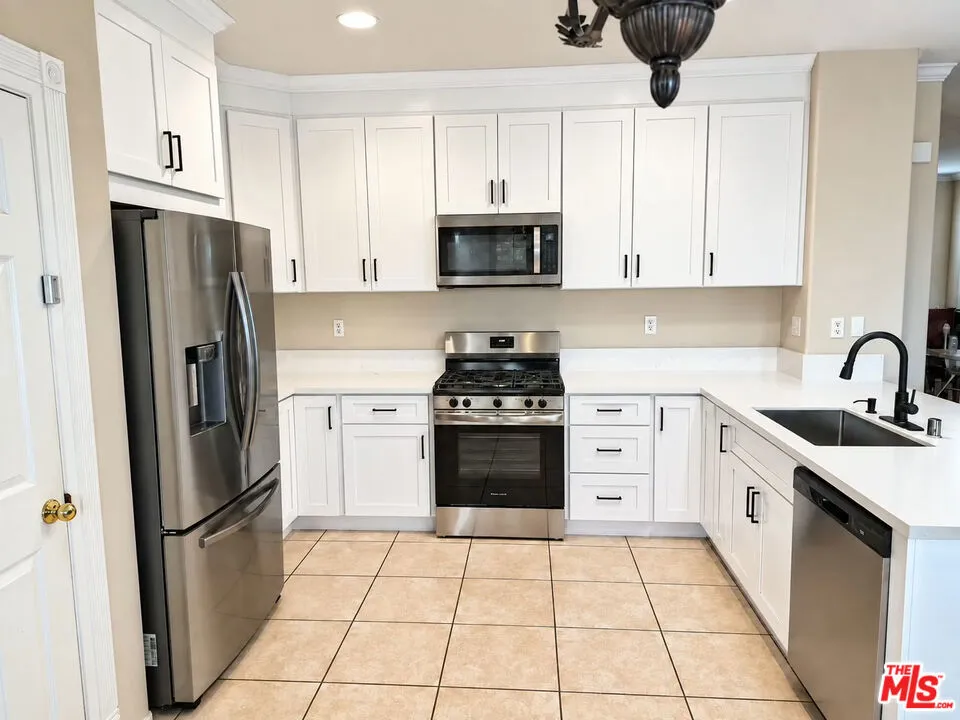 17886 Robusta Drive Riverside, CA 92503