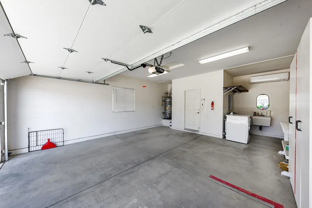 39676 Somerset Avenue Palm Desert, CA 92211