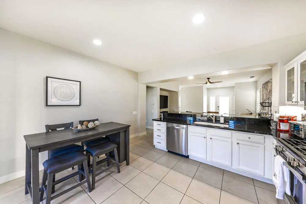 39676 Somerset Avenue Palm Desert, CA 92211