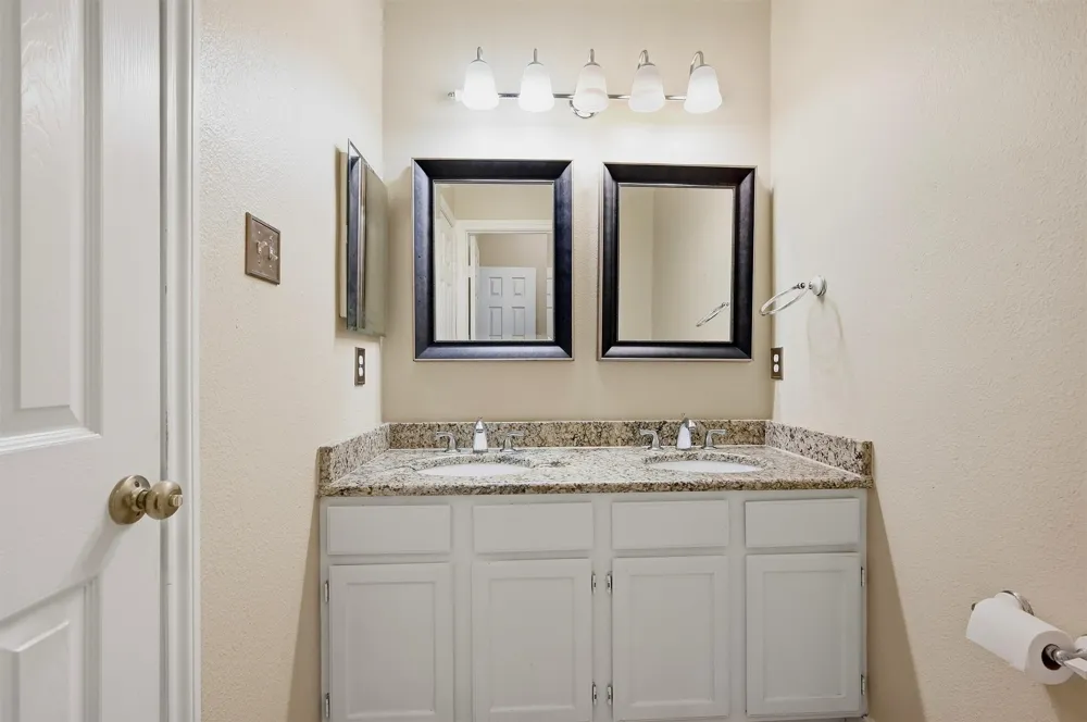 841 Old Orchard Lane Lewisville, TX 75077