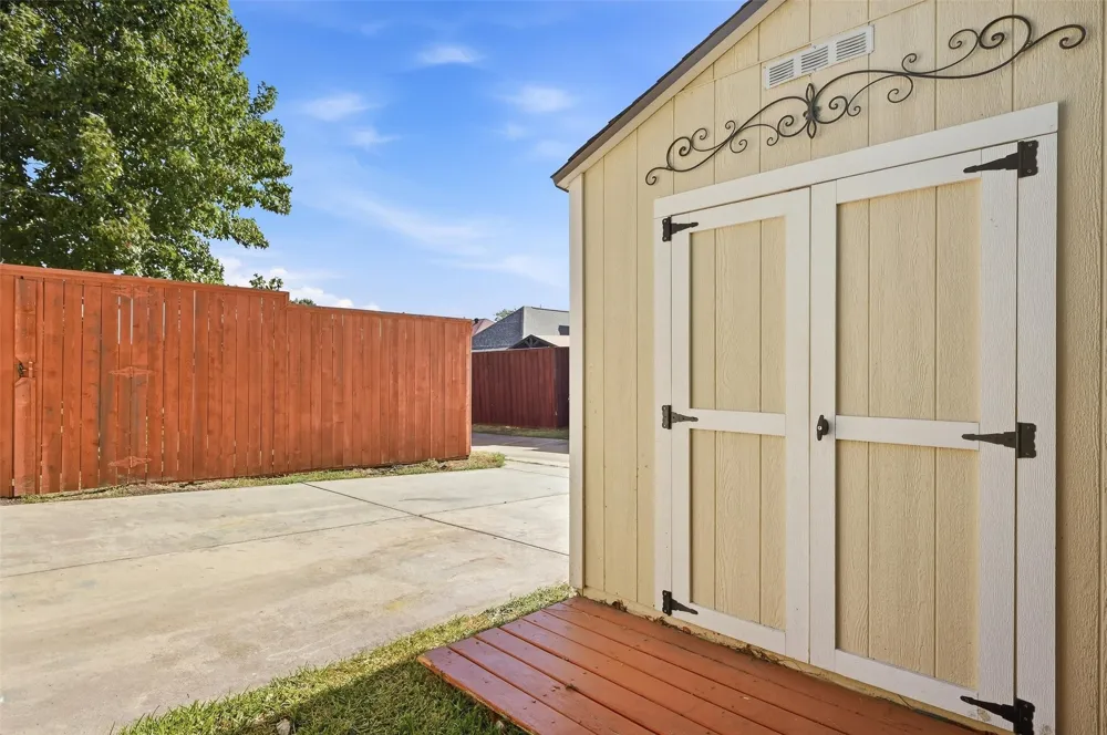 841 Old Orchard Lane Lewisville, TX 75077